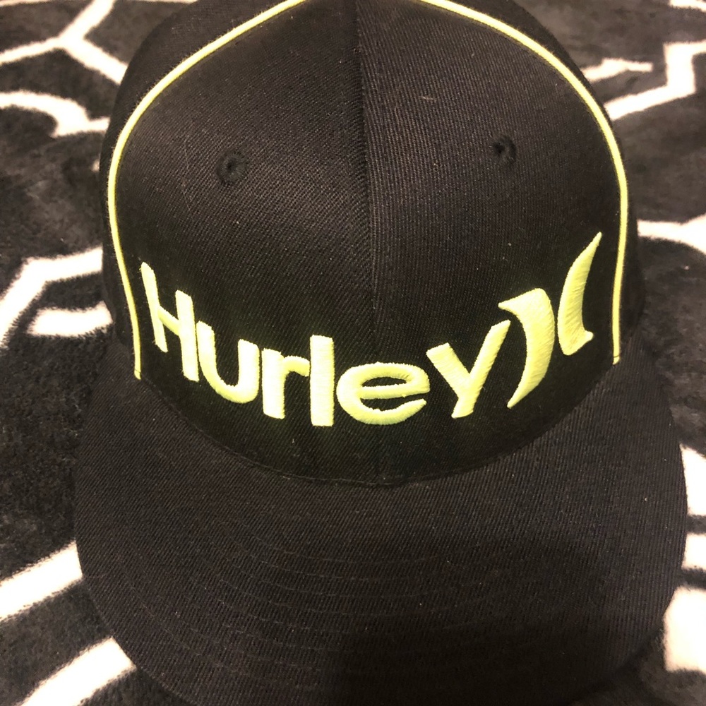 Hurley fitted cap